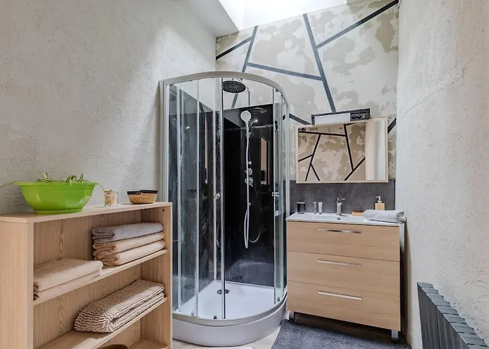 Break In Διαμέρισμα