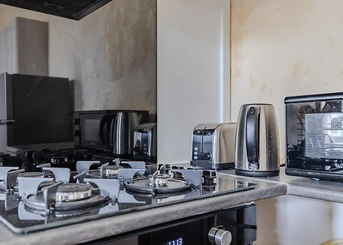 Break In Διαμέρισμα