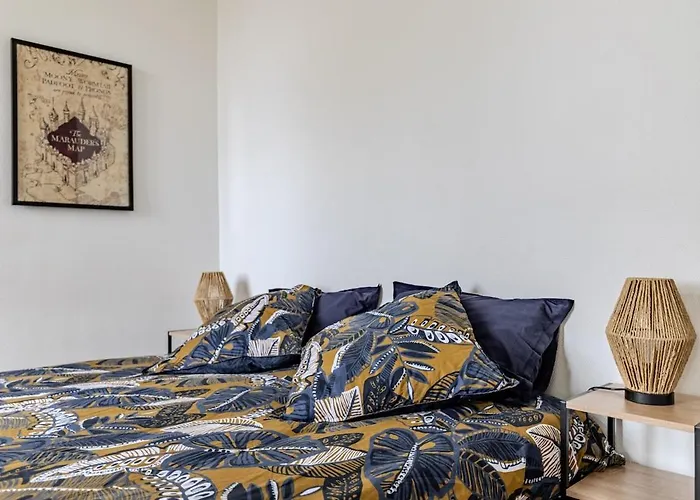 Break In Διαμέρισμα