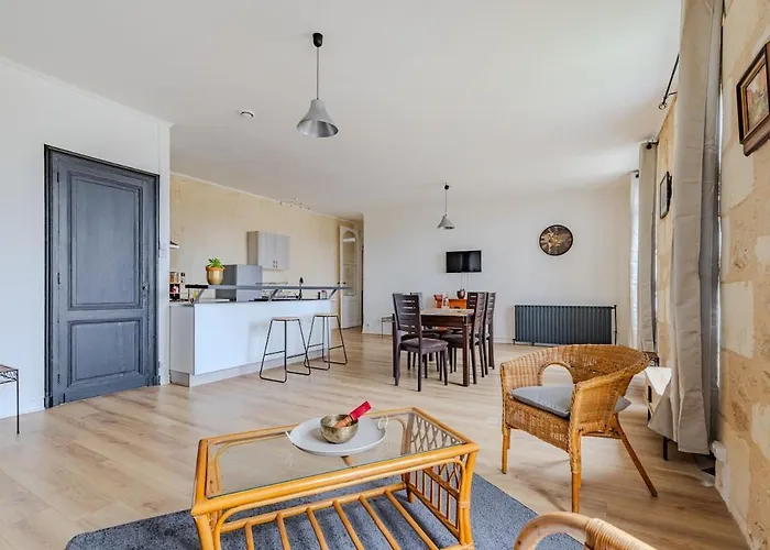 Break In Διαμέρισμα Blaye