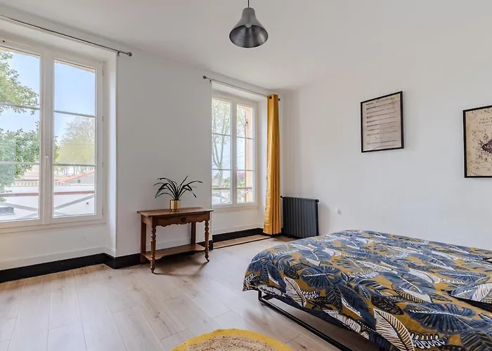 Break In Διαμέρισμα Blaye